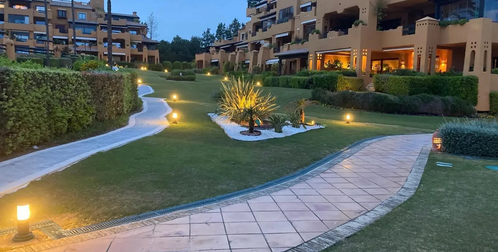 Venta de apartamento en planta media en Estepona 5