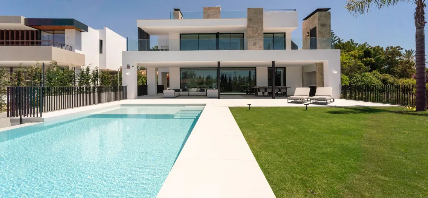 Venta de villa independiente en Nueva Andalucía 0