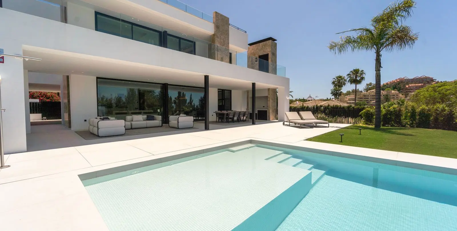 Venta de villa independiente en Nueva Andalucía 2
