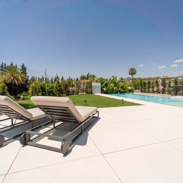 Venta de villa independiente en Nueva Andalucía