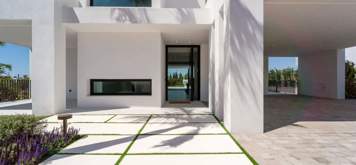 Venta de villa independiente en Nueva Andalucía 3
