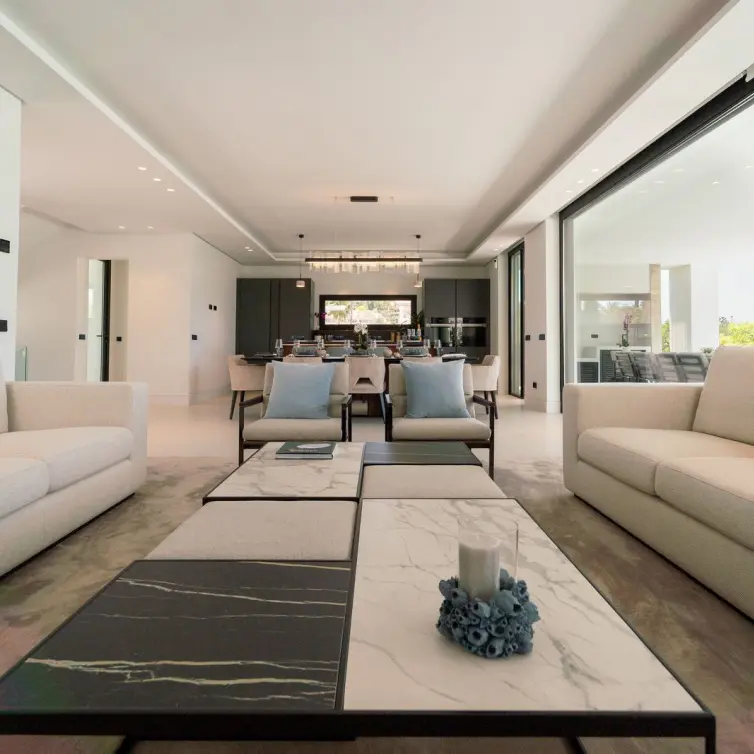 Venta de villa independiente en Nueva Andalucía