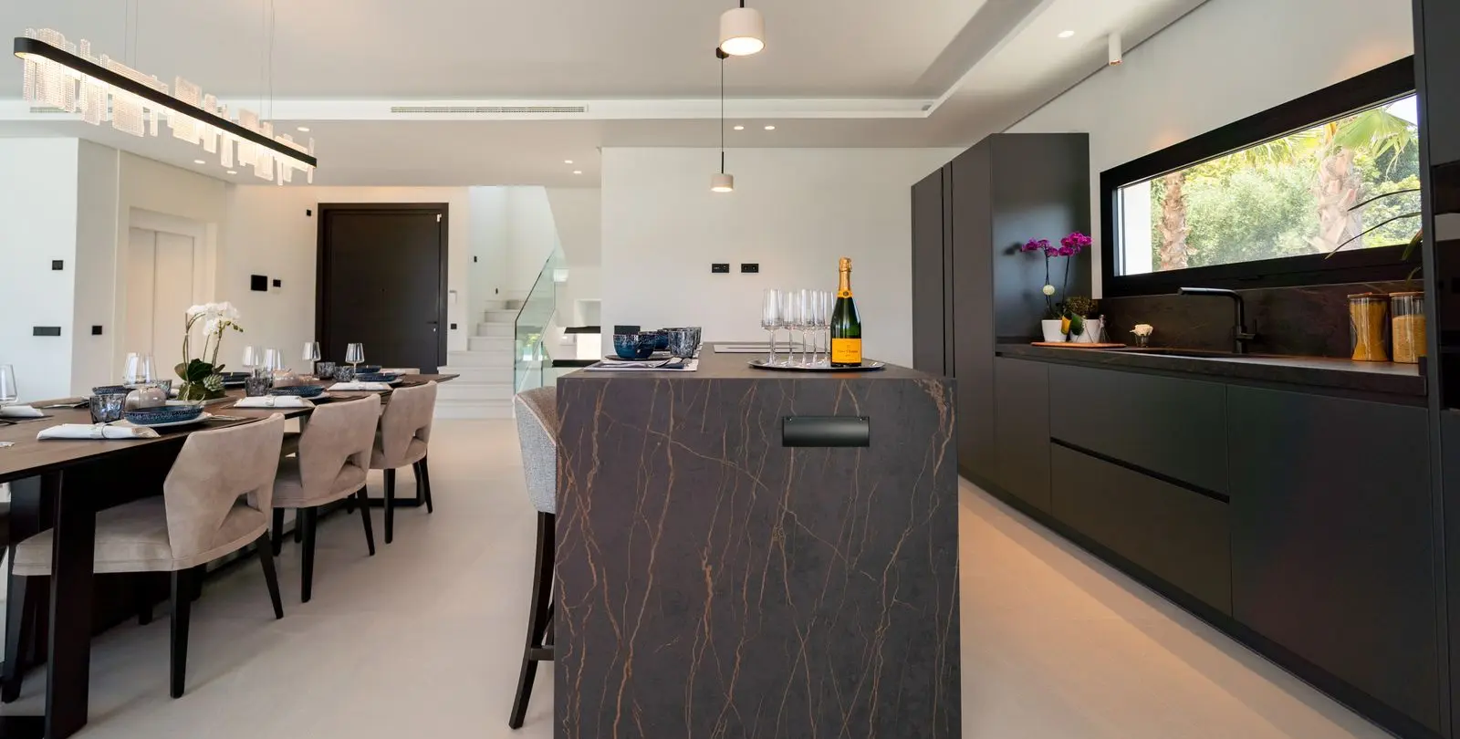 Venta de villa independiente en Nueva Andalucía 6