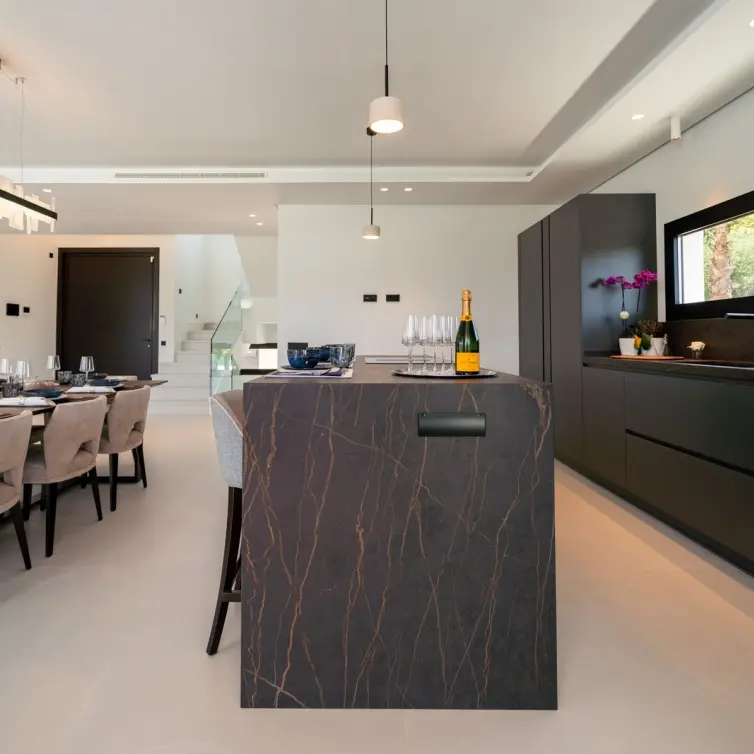 Venta de villa independiente en Nueva Andalucía