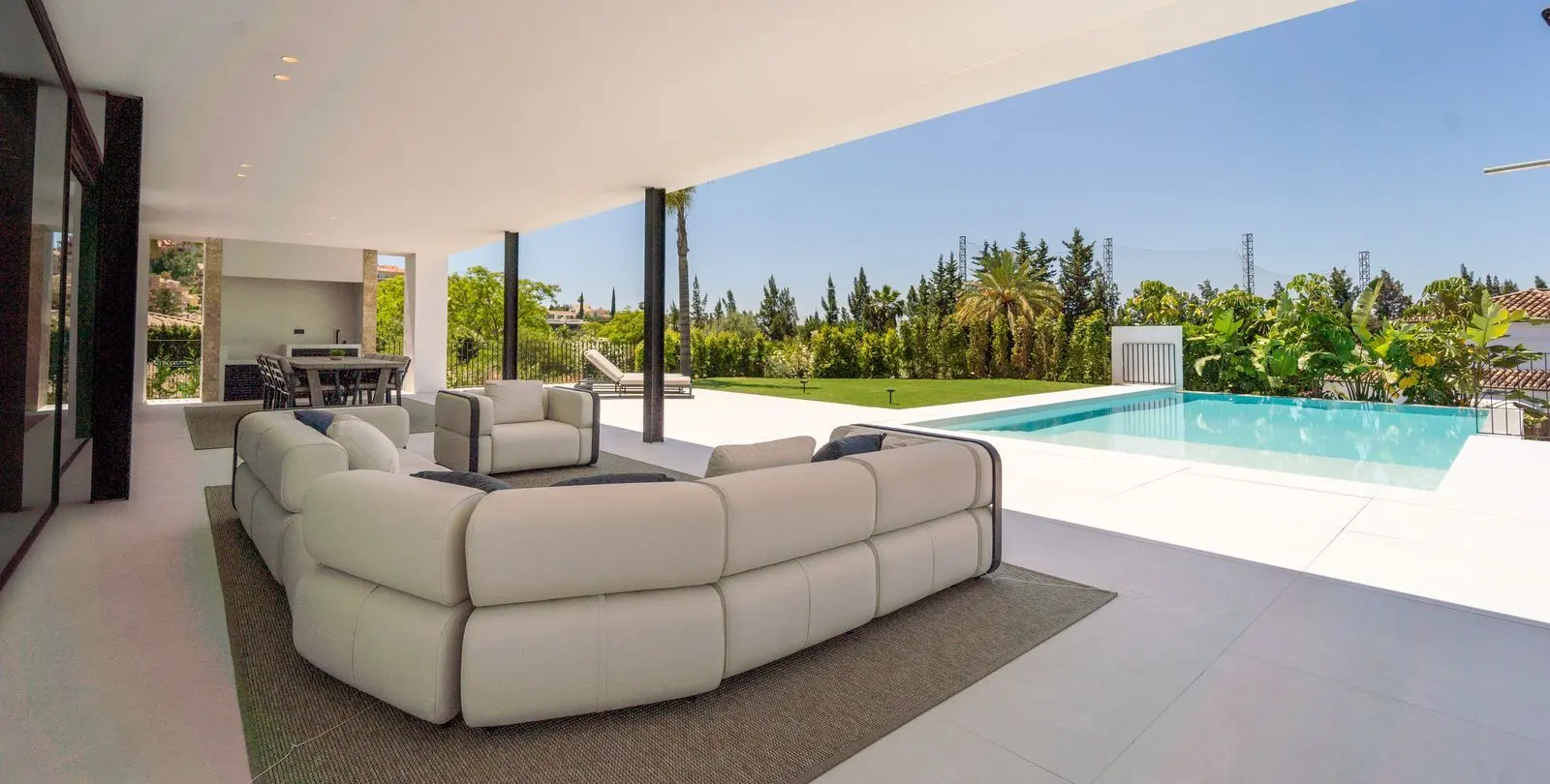 Venta de villa independiente en Nueva Andalucía 18