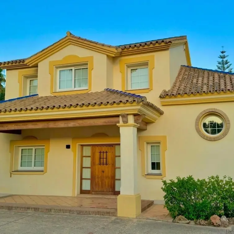 Venta de villa independiente en Estepona
