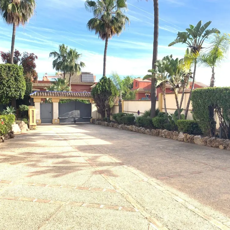 Venta de villa independiente en Estepona