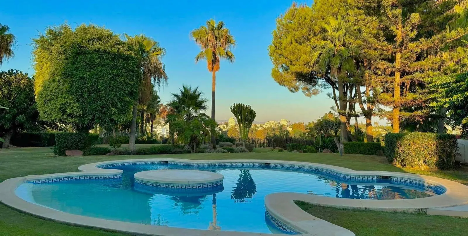 Venta de villa independiente en Estepona 3