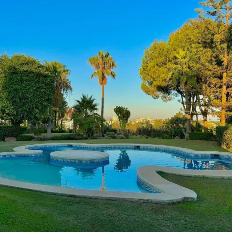 Venta de villa independiente en Estepona
