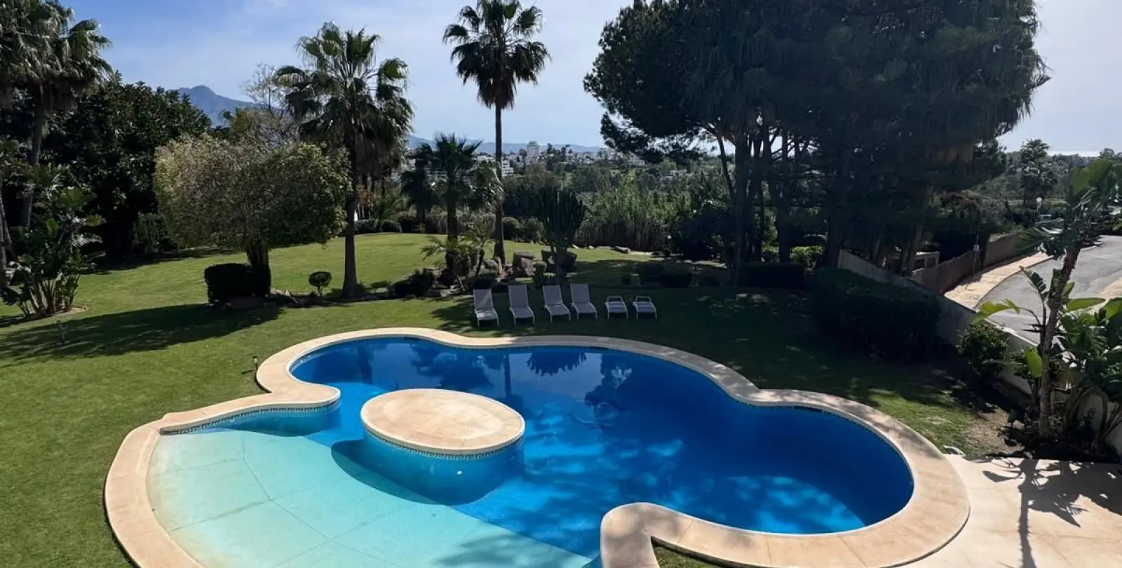 Venta de villa independiente en Estepona 4