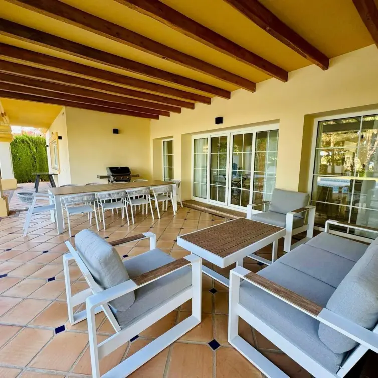 Venta de villa independiente en Estepona