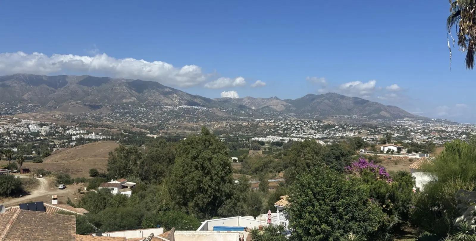 Alquiler a largo plazo de villa independiente en Cerros del Aguila 13