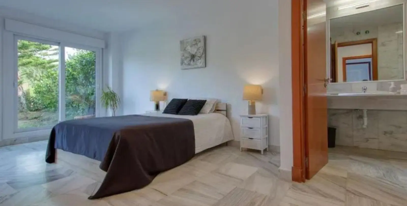 Venta de villa independiente en Estepona 10
