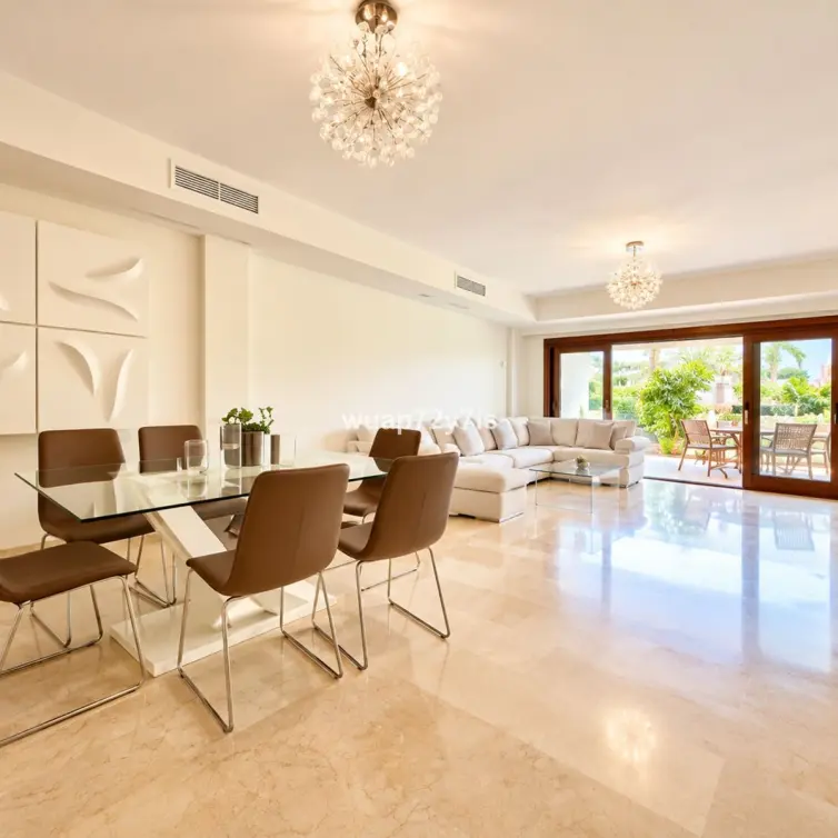 Venta de apartamento en planta baja en The Golden Mile