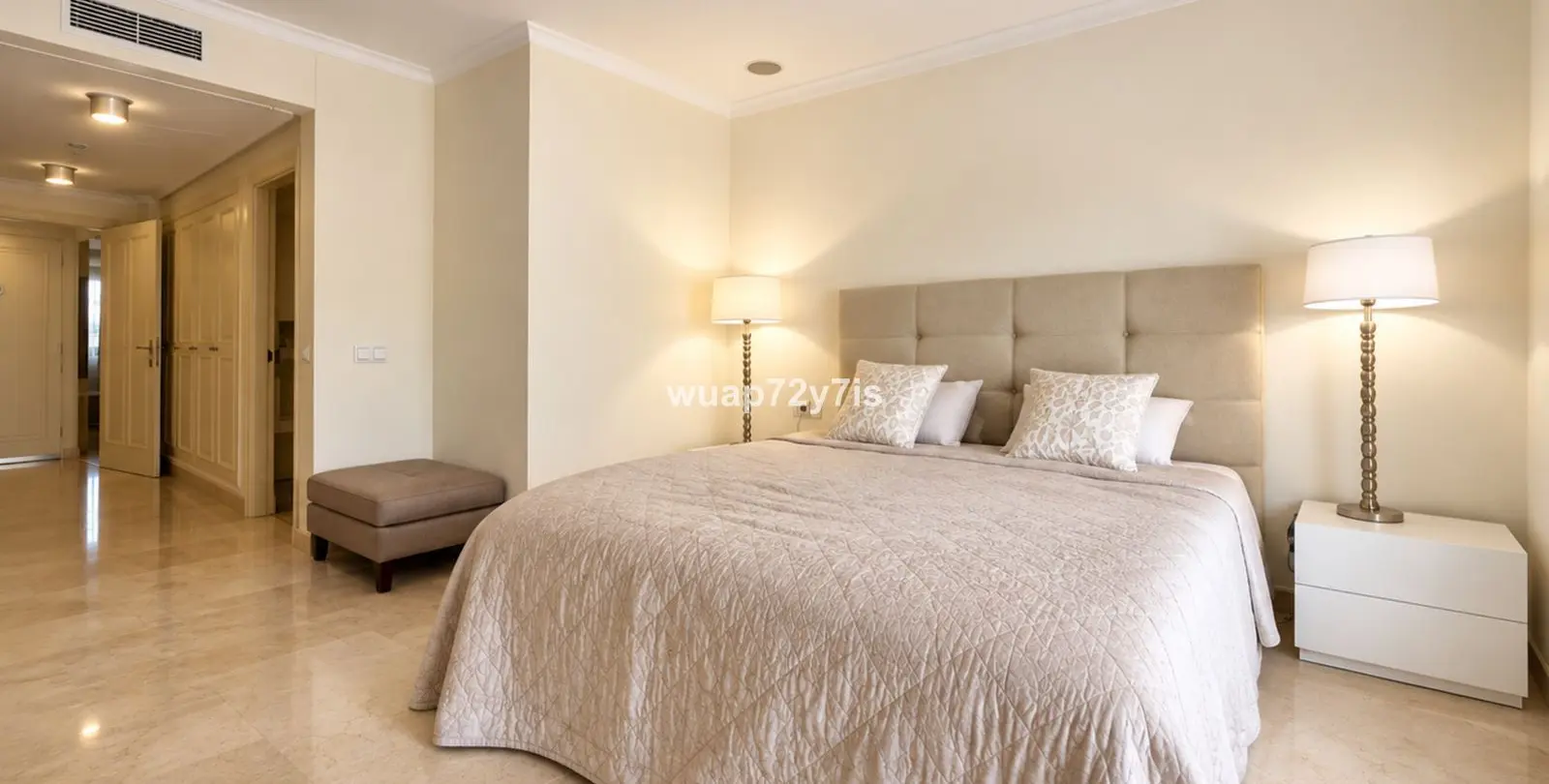 Venta de apartamento en planta baja en The Golden Mile 19
