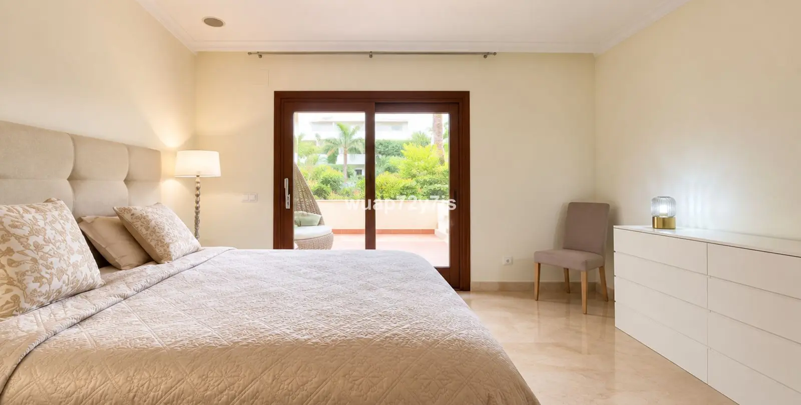 Venta de apartamento en planta baja en The Golden Mile 22