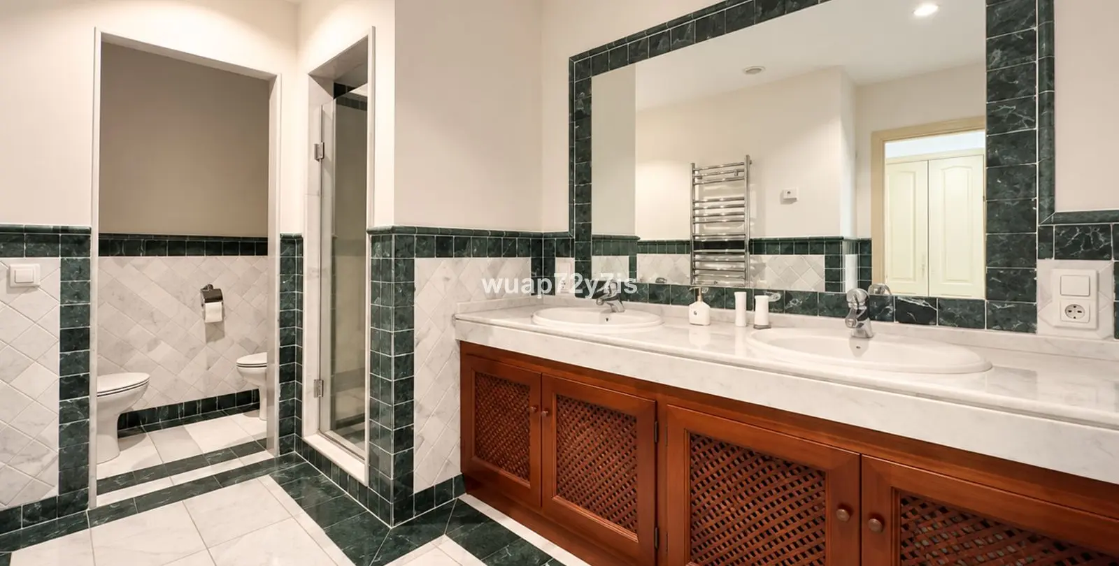 Venta de apartamento en planta baja en The Golden Mile 23