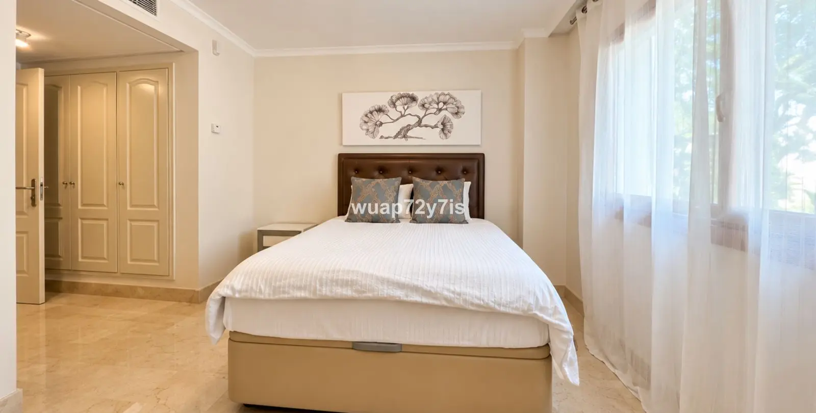 Venta de apartamento en planta baja en The Golden Mile 25