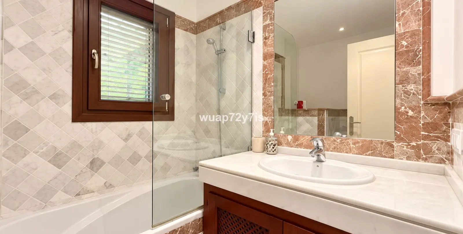 Venta de apartamento en planta baja en The Golden Mile 26