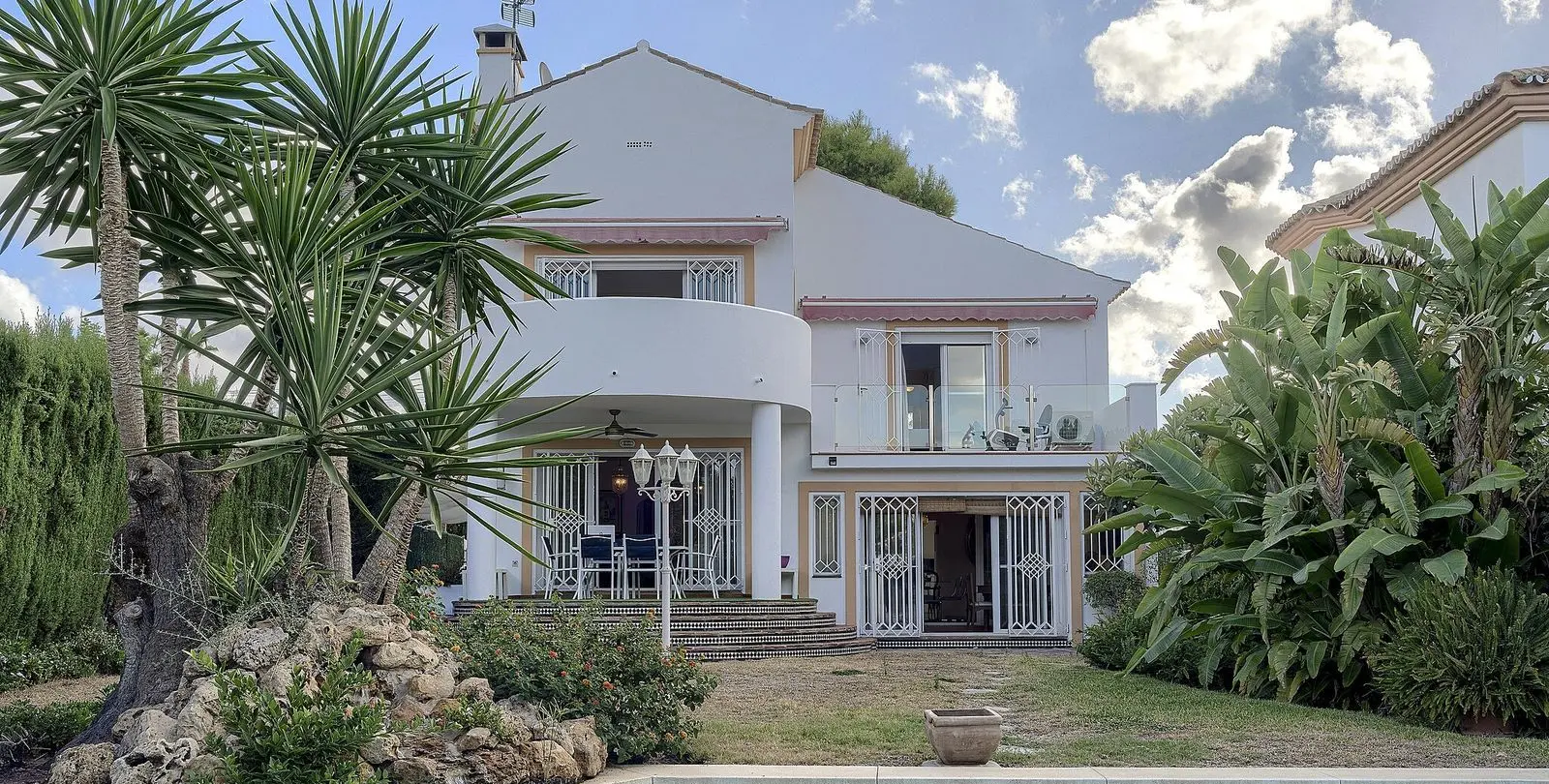 Venta de villa independiente en Marbella 1
