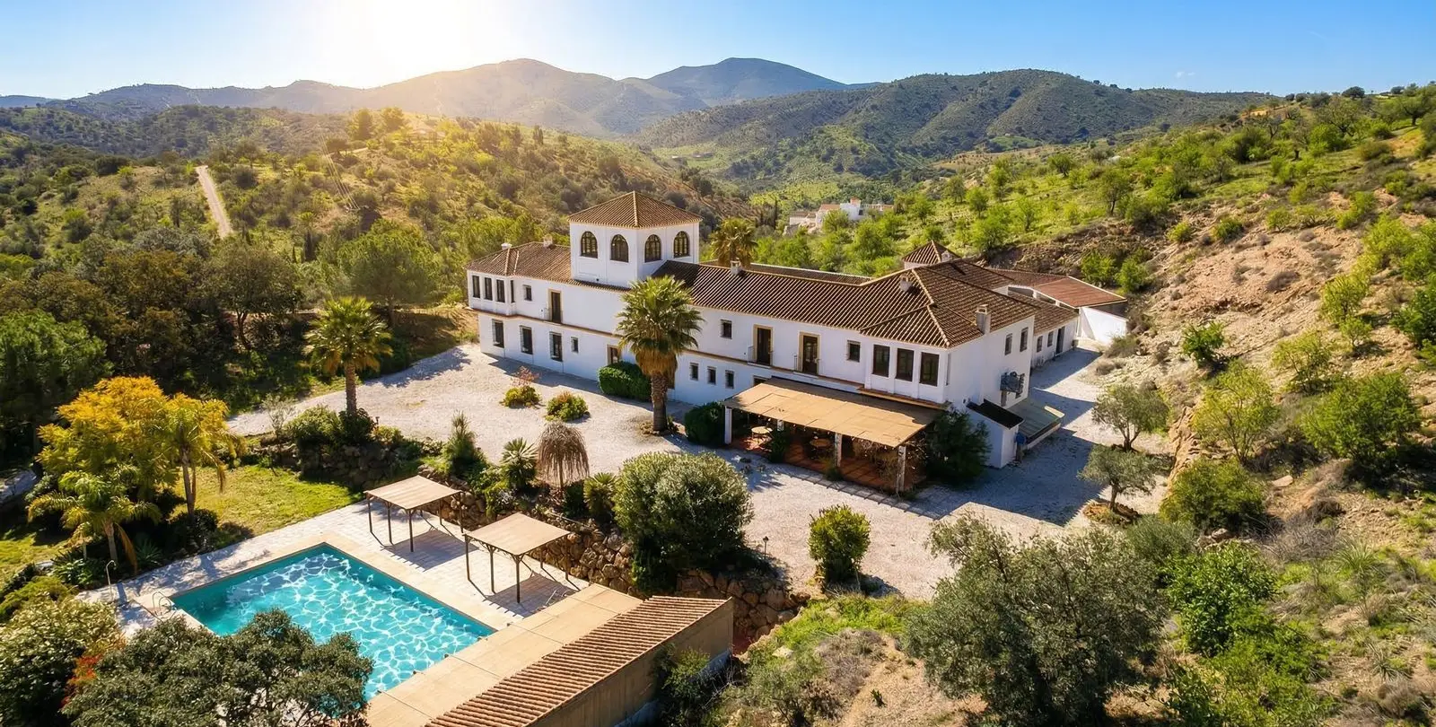Venta de finca - cortijo en Almogía 1