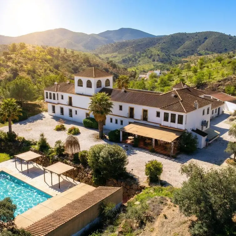 Venta de finca - cortijo en Almogía