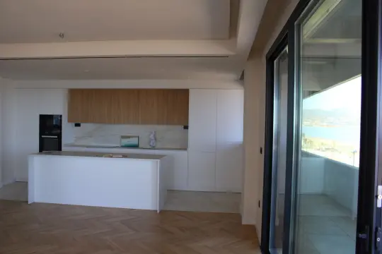 Image 4 thumb