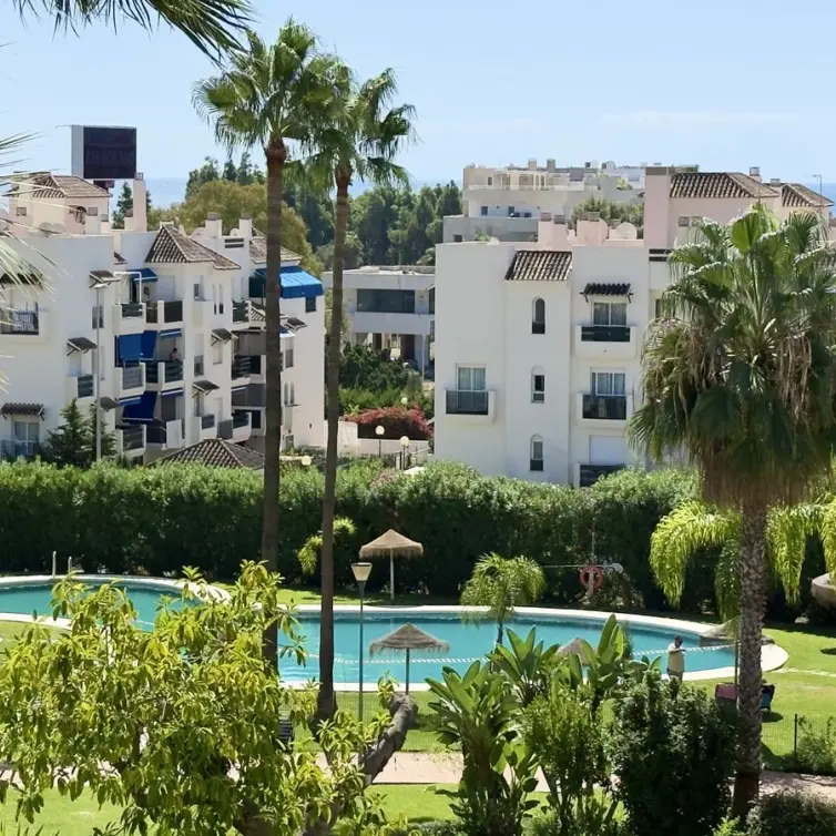 Продажа апартаментов на среднем этаже в Nueva Andalucía