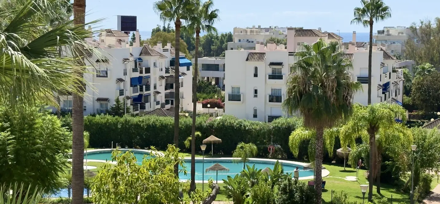 Продажа апартаментов на среднем этаже в Nueva Andalucía 0