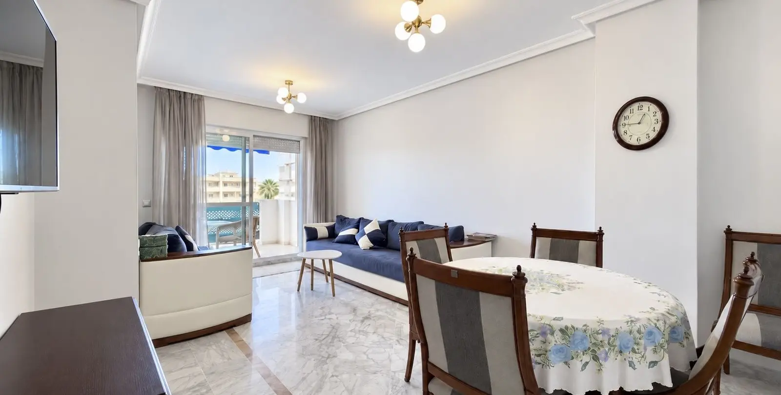 Sale of middle floor apartment in Nueva Andalucía 2