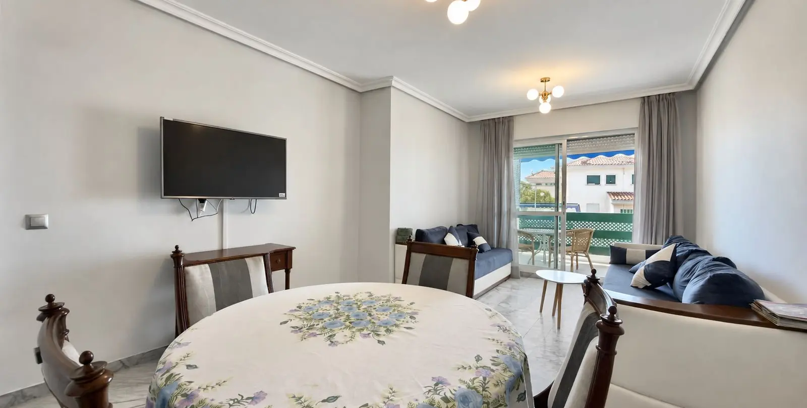 Sale of middle floor apartment in Nueva Andalucía 3