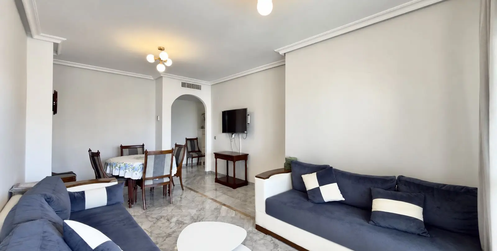 Sale of middle floor apartment in Nueva Andalucía 5