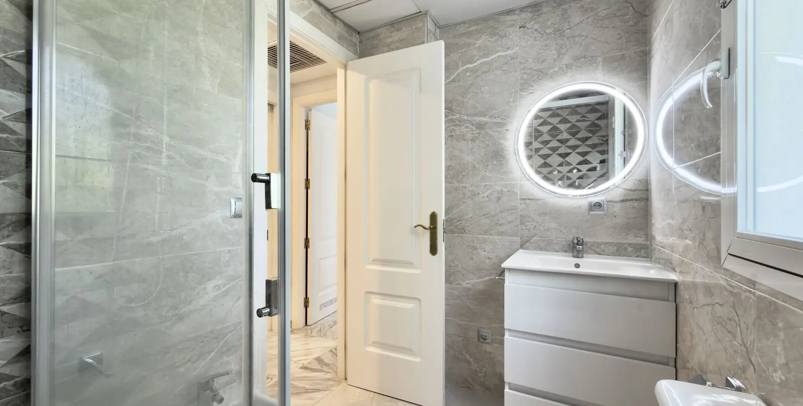 Sale of middle floor apartment in Nueva Andalucía 8