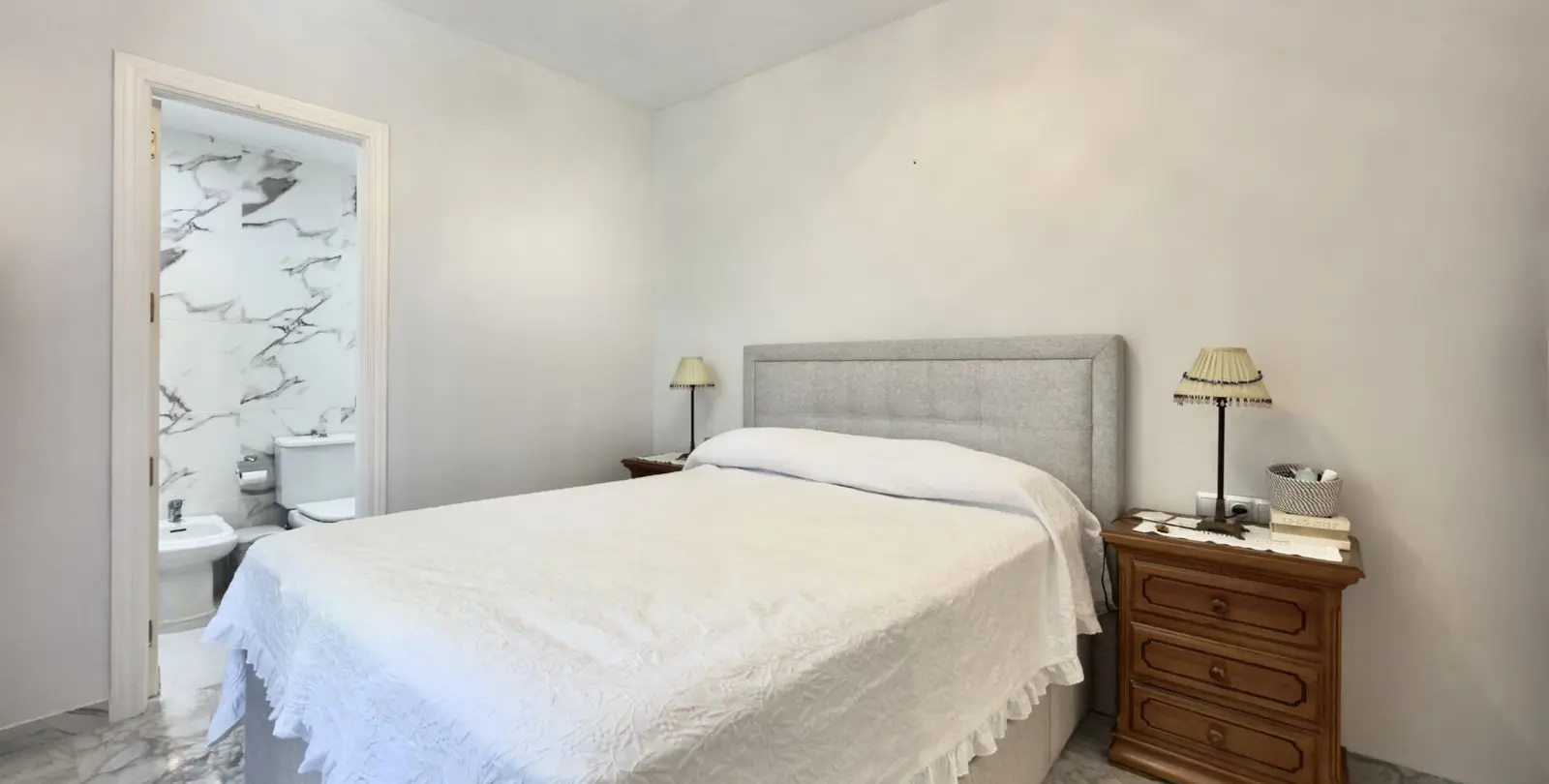 Sale of middle floor apartment in Nueva Andalucía 11