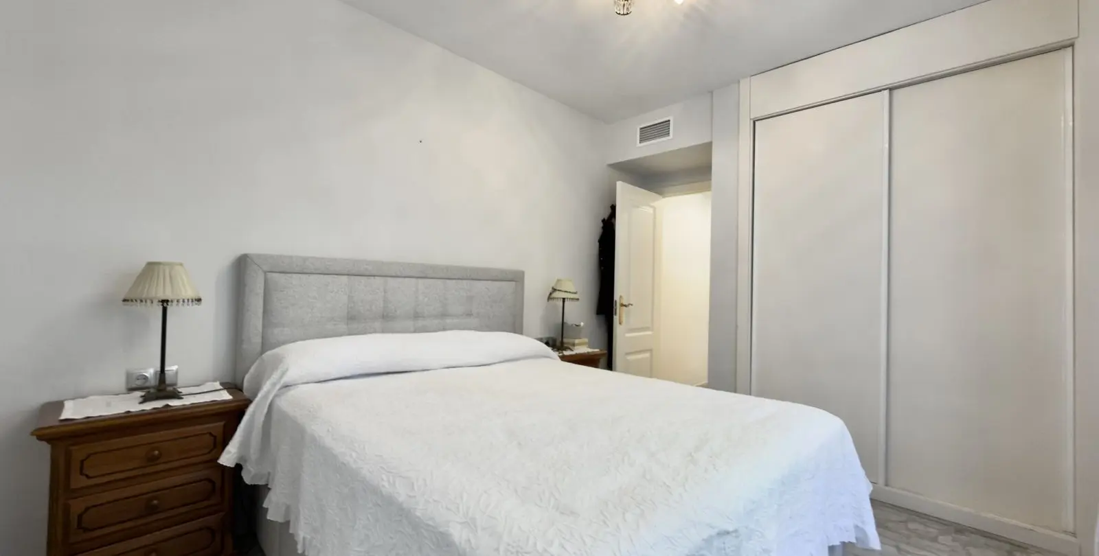 Sale of middle floor apartment in Nueva Andalucía 12