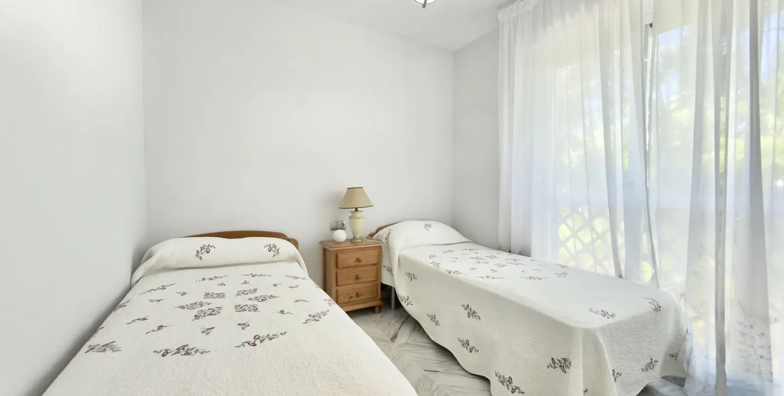 Sale of middle floor apartment in Nueva Andalucía 16