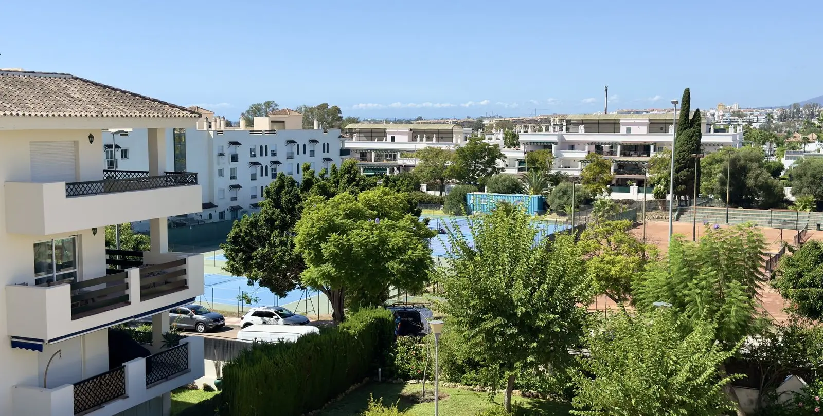 Sale of middle floor apartment in Nueva Andalucía 20