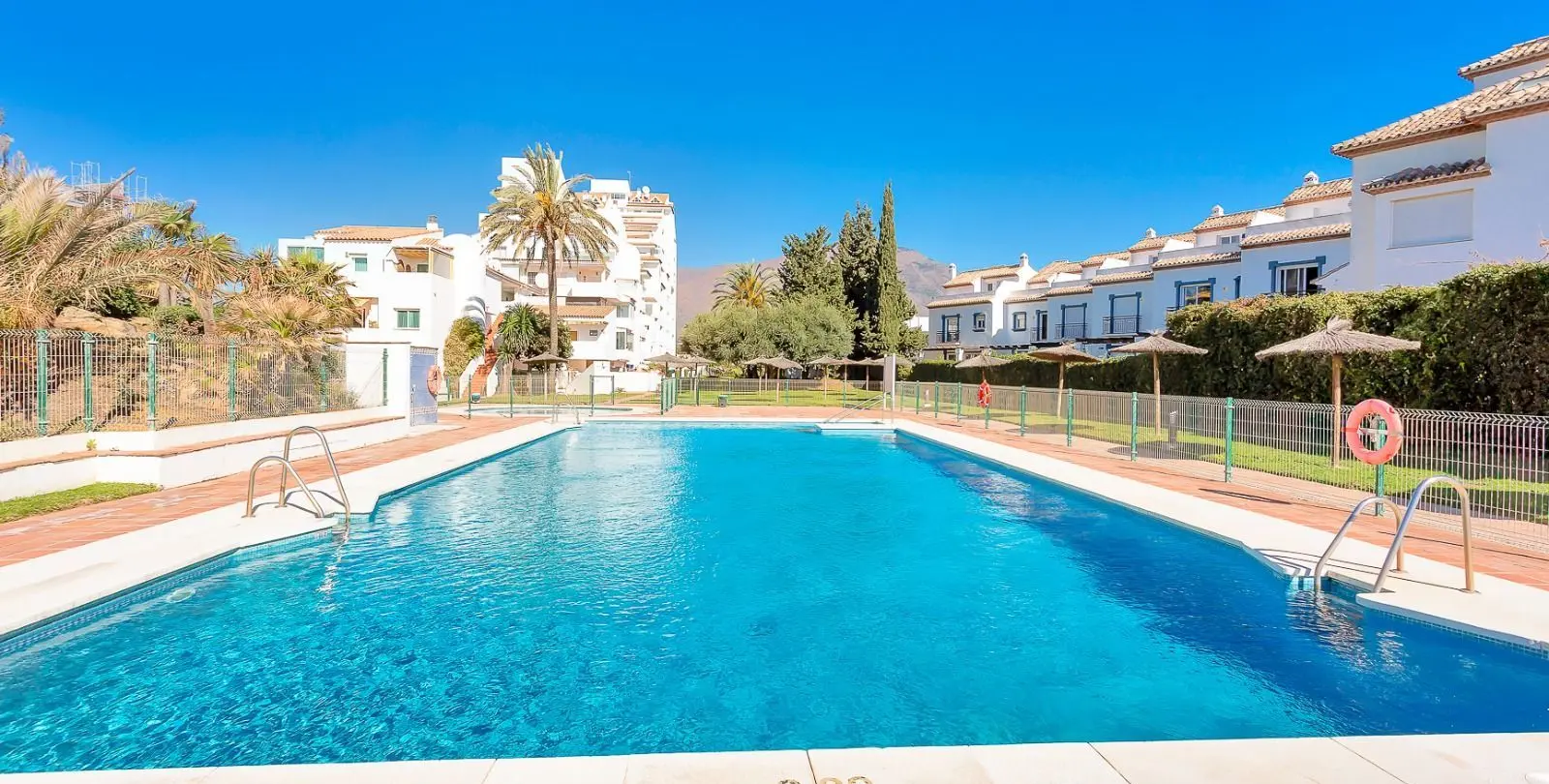 Sale of middle floor apartment in Estepona 4