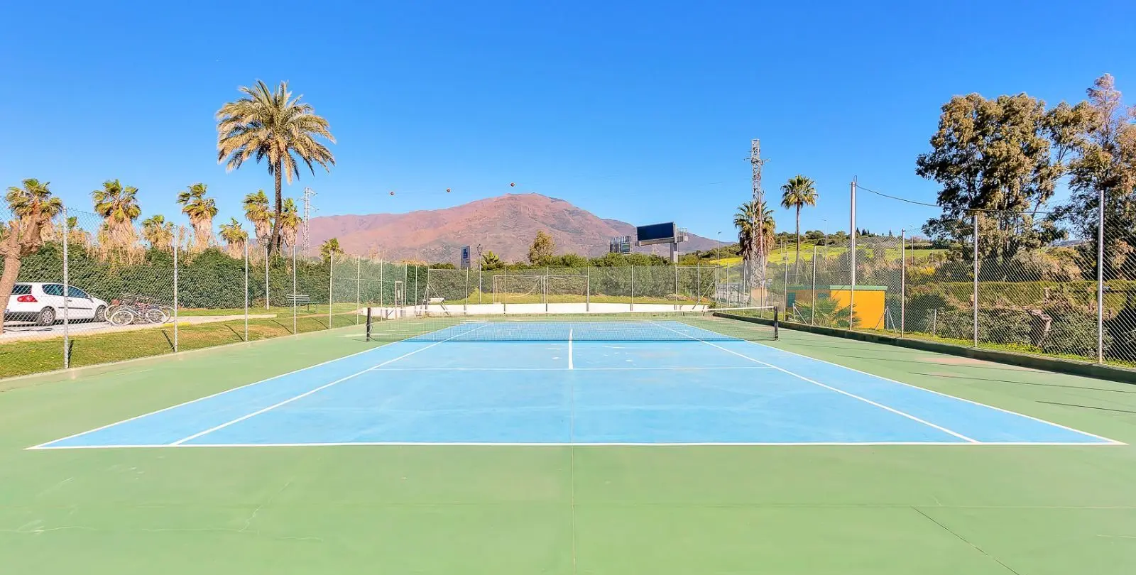 Sale of middle floor apartment in Estepona 5