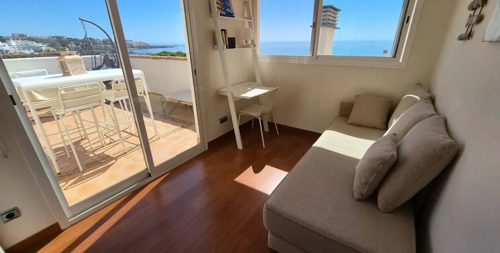 Sale of middle floor apartment in Estepona 15