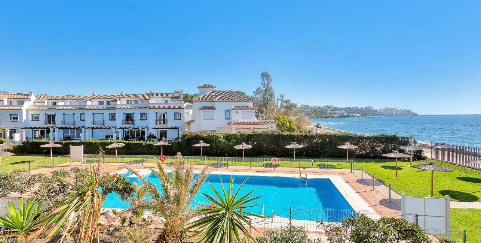 Sale of middle floor apartment in Estepona 21