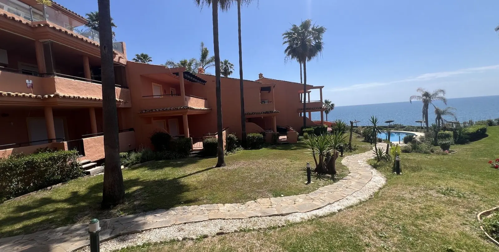 Продажа апартаментов на первом этаже в Estepona 1
