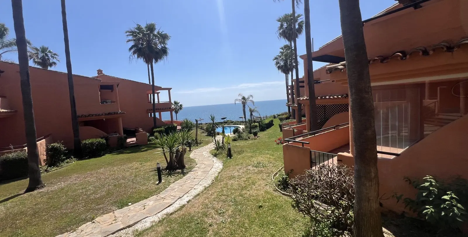 Продажа апартаментов на первом этаже в Estepona 2