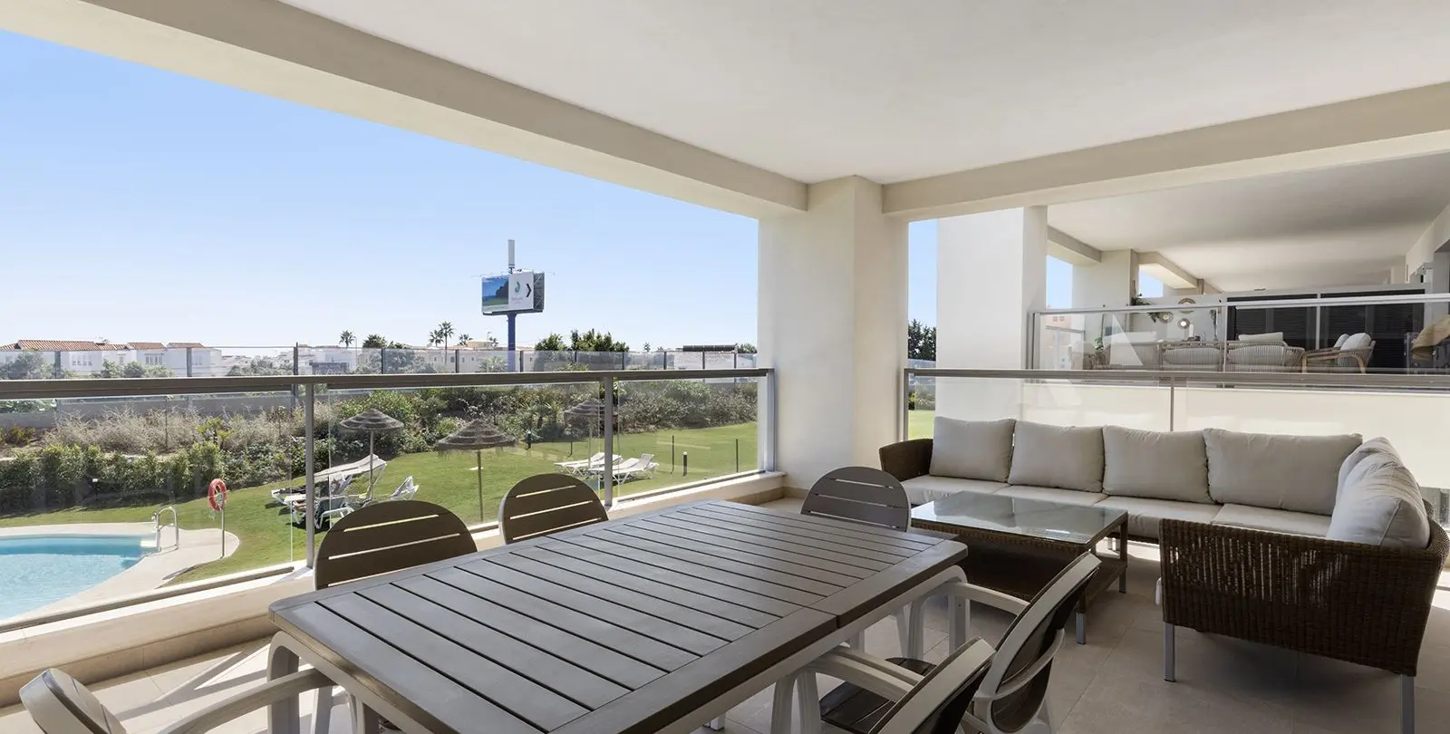 Venta de apartamento en planta media en Casares Playa 2
