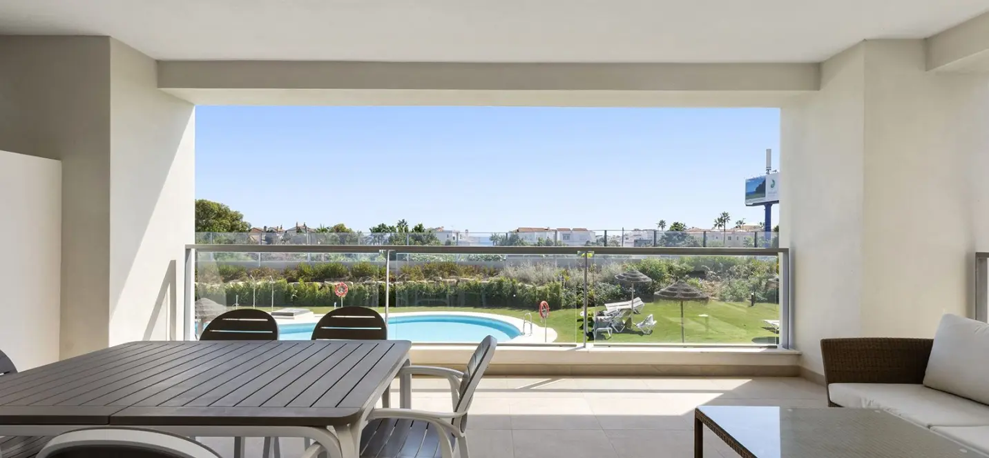 Venta de apartamento en planta media en Casares Playa 4