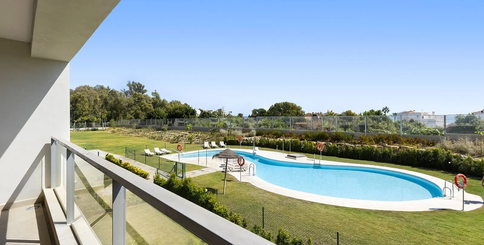 Venta de apartamento en planta media en Casares Playa 8
