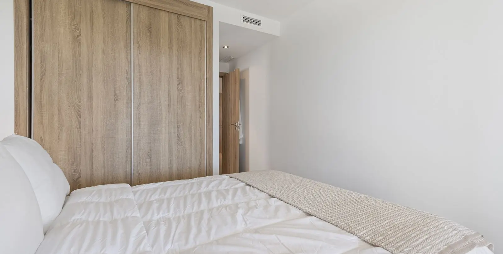 Venta de apartamento en planta media en Casares Playa 28