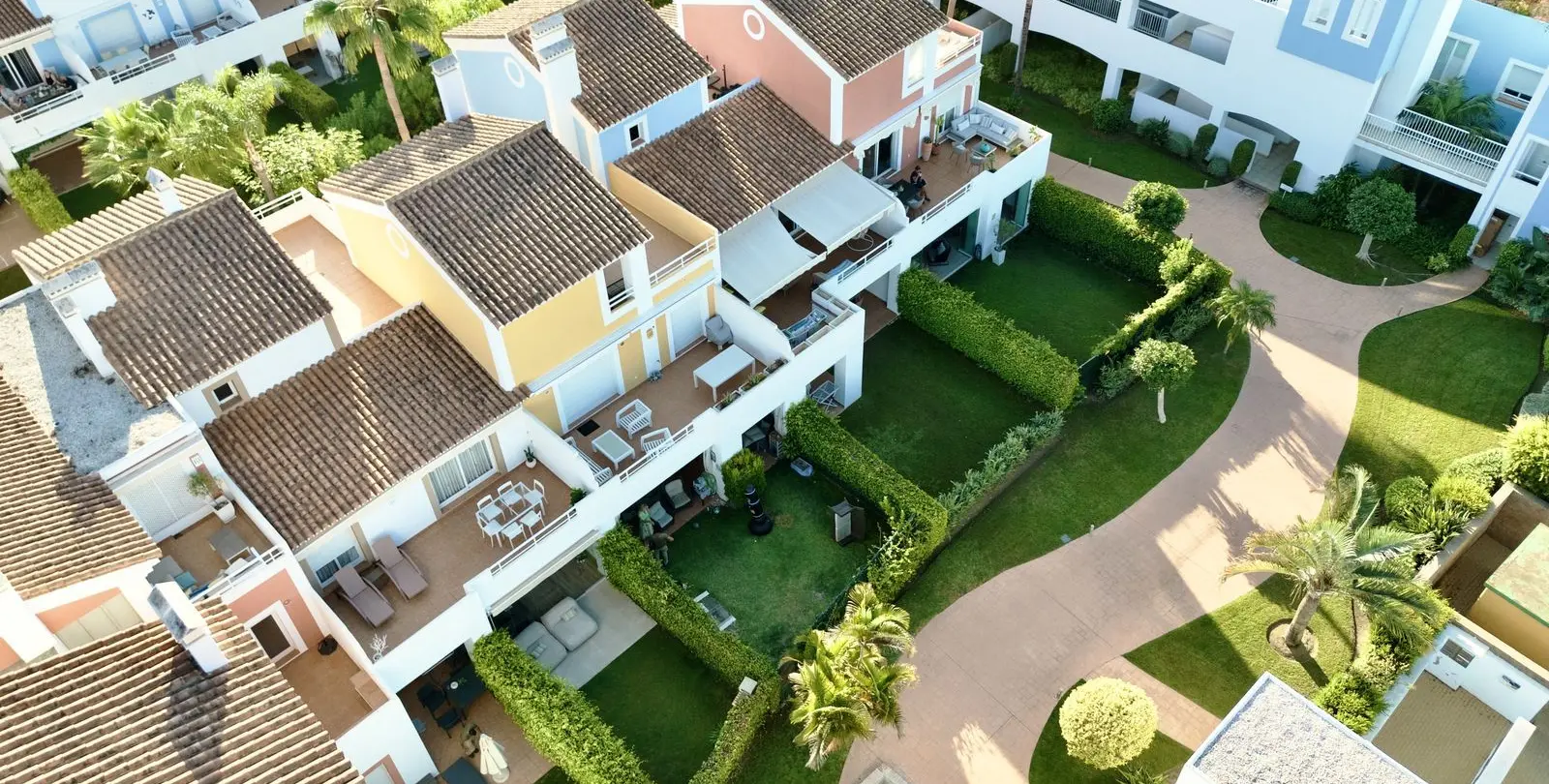 Venta de apartamento en planta baja en El Paraiso 25