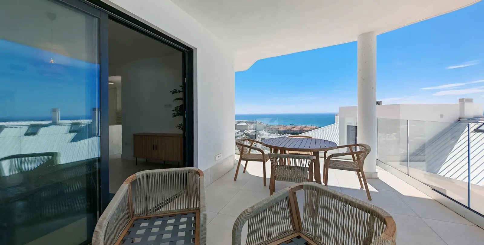 Venta de apartamento en planta media en Fuengirola 2