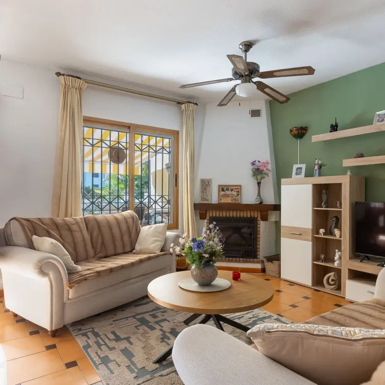 Sale of townhouse in La Carihuela